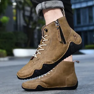 Detailansicht brauner Lederstiefel zum Schnüren mit seitlichem Reißverschluss und Gummisohle