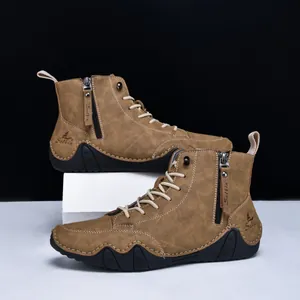 Braune Herren Arbeitsstiefel aus Leder mit seitlichem Reißverschluss und Profilsohle