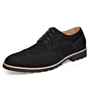 Klassische schwarze Brogue-Schuhe für Herren aus Wildleder mit Wingtip-Verzierung