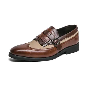 Ρετρό δερμάτινα loafers σε καφέ και μπεζ χρώμα με κρόσσια kiltie και σχέδια brogue