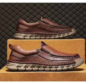 Braune Leder-Loafer mit präzisen Nähten und dicker rutschfester Gummisohle