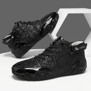 Sneakers alte nere con paillettes glitterate e dettagli in vernice per uomo e donna