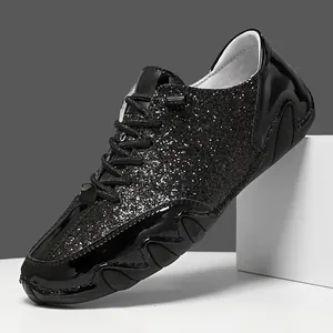 Schwarze Herren-Freizeitschuhe mit Pailletten, Lackleder-Akzenten und rutschfester Sohle