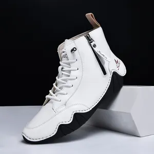 Weiße Herren-Lederstiefel High-Top mit schwarzer Profilsohle und seitlichem Reißverschluss
