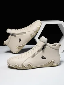 Detailansicht beige Leder-High-Top-Schuhe mit Metallreißverschluss und Wellensohle