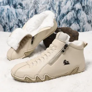 Beige Winterstiefel mit warmem Plüschfutter und rutschfester Sohle für Schnee im Freien
