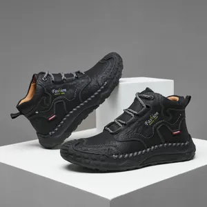 Bottines décontractées pour hommes en cuir noir avec coutures industrielles et semelles en gomme
