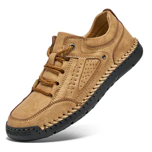 Hellbraune Herren-Slipper aus echtem Leder mit Gummisohle und Ziernähten