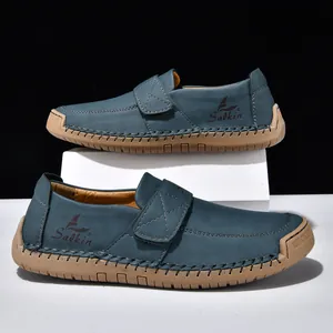 Detaillierte blaugrüne Loafer mit grober Handnaht und 100% Gummisohle der Marke Salkin