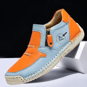 Bottines en cuir orange et bleu avec surpiqûres contrastées et fermeture éclair latérale