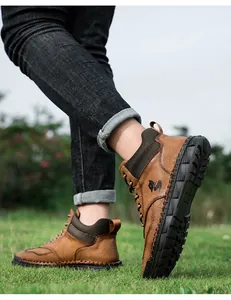 Outdoor herenlaarzen van bruin PU-leer met antislip rubberen zolen en stikseldetails