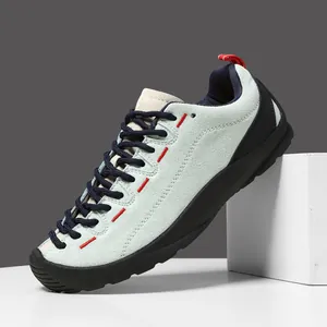 Zapatillas retro para mujer en ante azul grisáceo con detalles rojos y suela gruesa