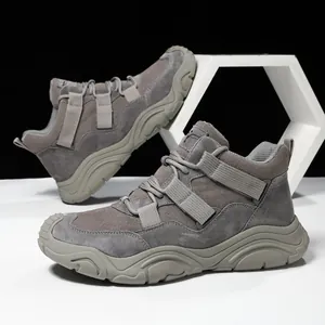 Herren-Freizeitschuhe aus grauem Wildleder mit dicker, rutschfester Profilsohle