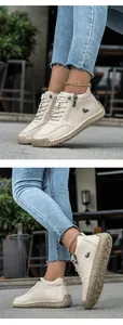 Detailansicht beige hoher Schuhe mit handgenähter Sohle und seitlichem Reißverschluss