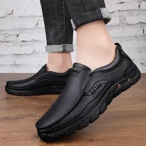 Chaussures de loisirs noires en cuir pour hommes avec coutures et perforations