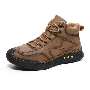 Botas martin de cuero marrón oscuro para hombre con suela de goma gruesa y costuras