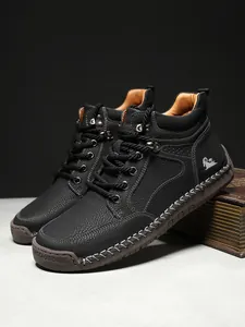 Detailansicht der Herren-Lederstiefel mit Lychee-Narbe, Naht und 100% Kautschuk-Sohle