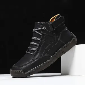 Herren hohe Freizeitstiefel aus schwarzem Leder mit Gummisohle und Ziernähten