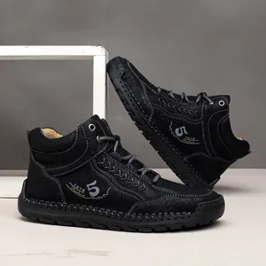 Scarpe casual alte da uomo in pelle nera con cuciture artigianali e suola in gomma robusta