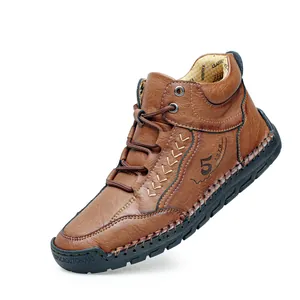 Stivali alti in pelle marrone con cuciture decorative e goffratura vintage di numeri