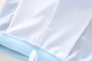 Detail van zwemkleding voor jongens met witte mesh voering en trekkoord voor comfort en ventilatie