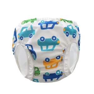 Wasserdichte Baby-Schwimmwindel mit bunten Auto-Prints und elastischem Taillendesign
