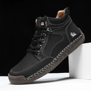Schwarze Herren-Lederstiefel mit weißen Nähten und robuster Gummisohle im High-Top-Stil