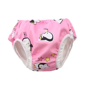 Rosa Baby Schwimmwindel mit niedlichem Pinguin-Druck und elastischen Bündchen-Details