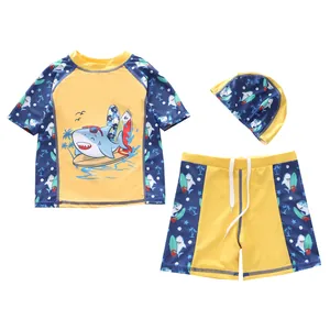 Driedelig badpak voor jongens met cartoon haaienprints en tropische patronen