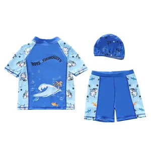 Détails à plat d'un maillot de bain trois pièces pour garçon avec requins et palmiers