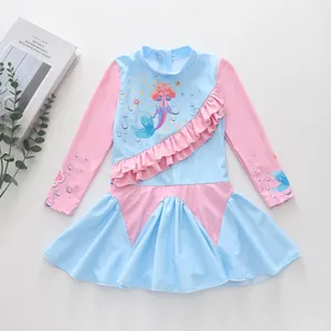 Détail du maillot de bain manches longues fille avec imprimé sirène et volants