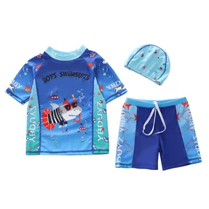 Driedelige jongenszwempakset met shirt met rits, zwembroek met trekkoord en haaienzwemkap
