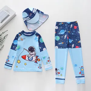 Ensemble de bain trois pièces à manches longues pour garçons avec motifs d'astronaute