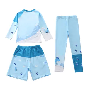Vista piatta del set da bagno 3 pezzi blu navy per bambini con stampe di cartoni