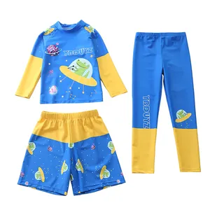 Completo mare bambino 3 pezzi con maglia a maniche lunghe e stampa coccodrillo spaziale