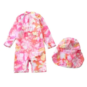 Langärmliger Kinder-Badeanzug und Sonnenhut-Set mit pinkfarbenem Blumen-Batikmuster