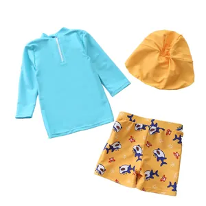 Ensemble maillot de bain 3 pièces enfant anti-UV avec haut bleu et short imprimé requin