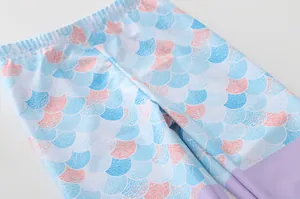 Détail de legging de surf fille imprimé sirène avec ceinture élastique violette