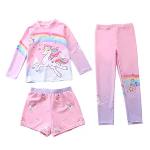 Ensemble de bain trois pièces pour enfants avec haut licorne à manches longues et pantalon