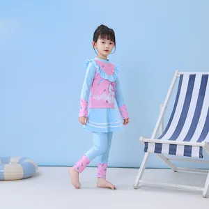 Costume da bagno bambina a maniche lunghe con stampa unicorno e balze su sfondo blu