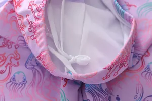 Détails du maillot de bain méduse violet avec doublure en maille blanche et cordon serrage