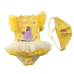 Costume da bagno giallo per neonata con maniche a balze e stampa di uccelli e cappello
