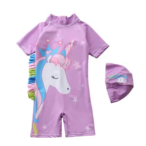 Maillot de bain licorne violet pour enfant avec bonnet assorti et volants colorés
