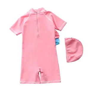 Maillot de bain rose une pièce pour fille avec volants colorés et bonnet assorti