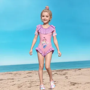 Maillot de bain une pièce rose pour fille avec motif sirène et chaussures de plage assorties
