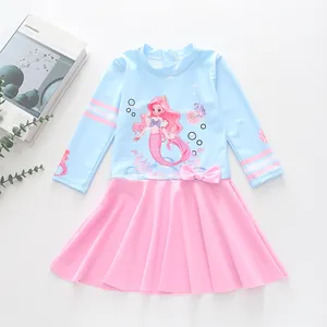 Détail du maillot de bain manches longues pour fille avec motif sirène et noeud