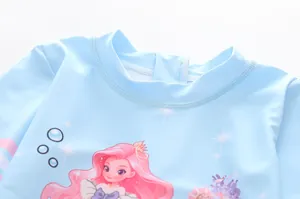 Détail du maillot de bain bleu clair pour filles avec imprimé sirène à manches longues