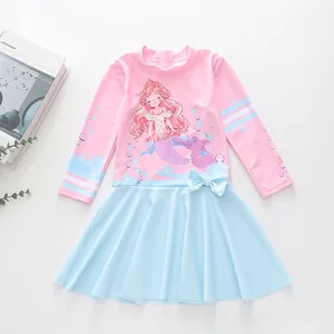 Détail du maillot de bain sirène pour fille avec manches longues et nœud décoratif