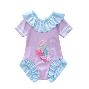Maillot de bain fille lavande une pièce avec volants et imprimé sirène sur fond blanc