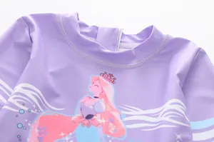 Détail du maillot de bain lavande à manches longues avec imprimé princesse pour filles